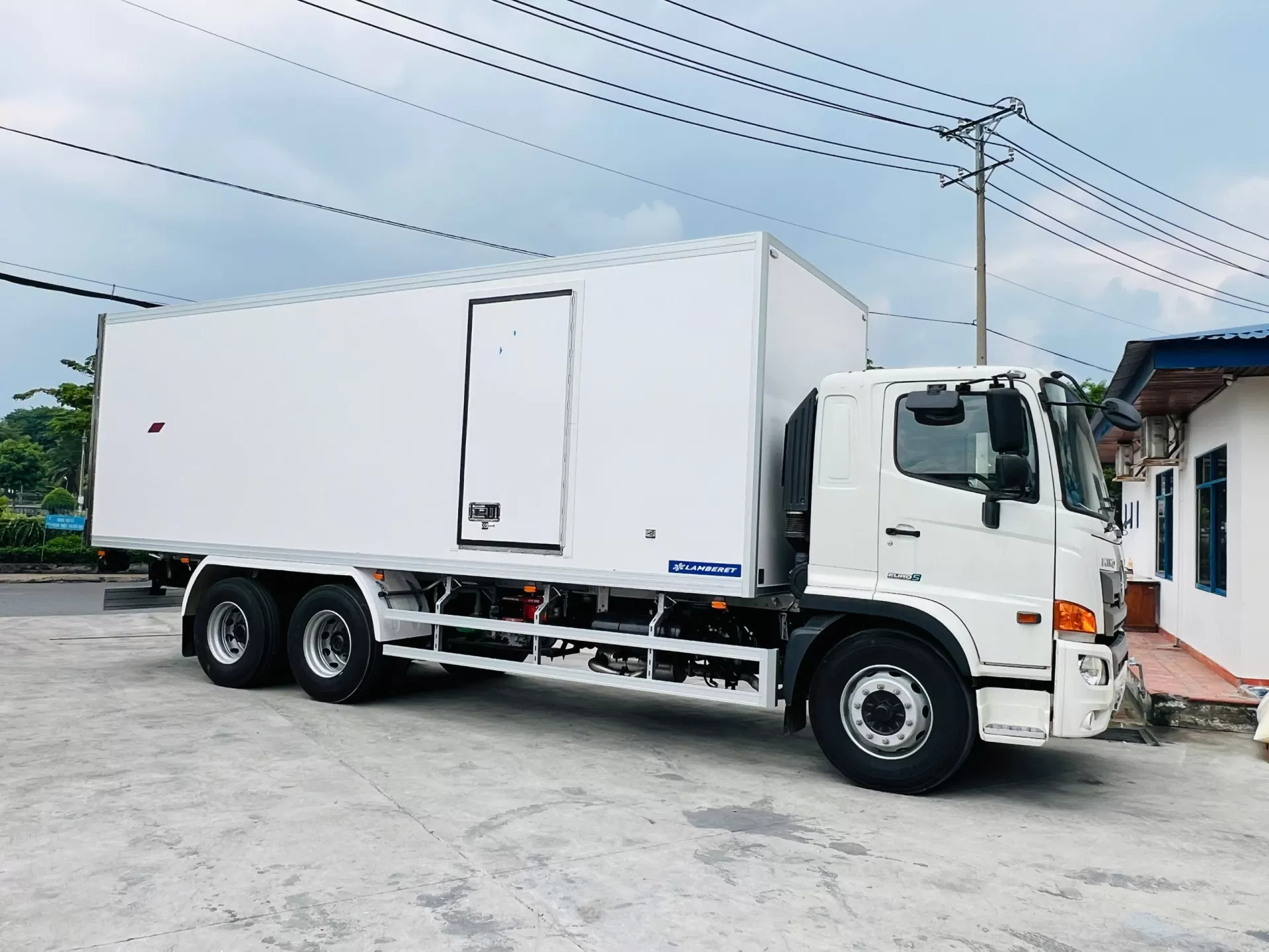 Xe tải bảo ôn oxy 14T Hino Euro 5