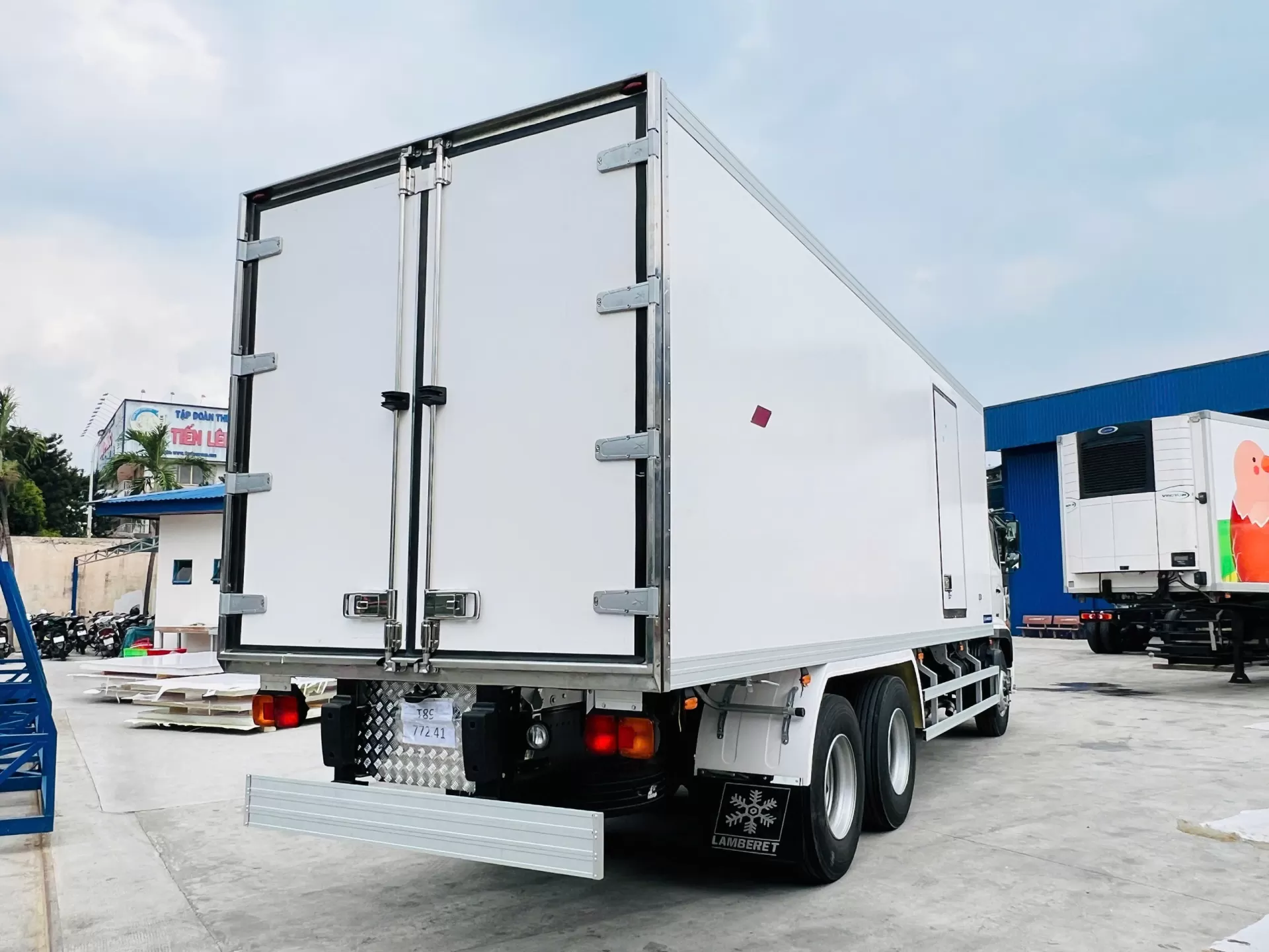 Xe tải bảo ôn oxy 14T Hino Euro 5