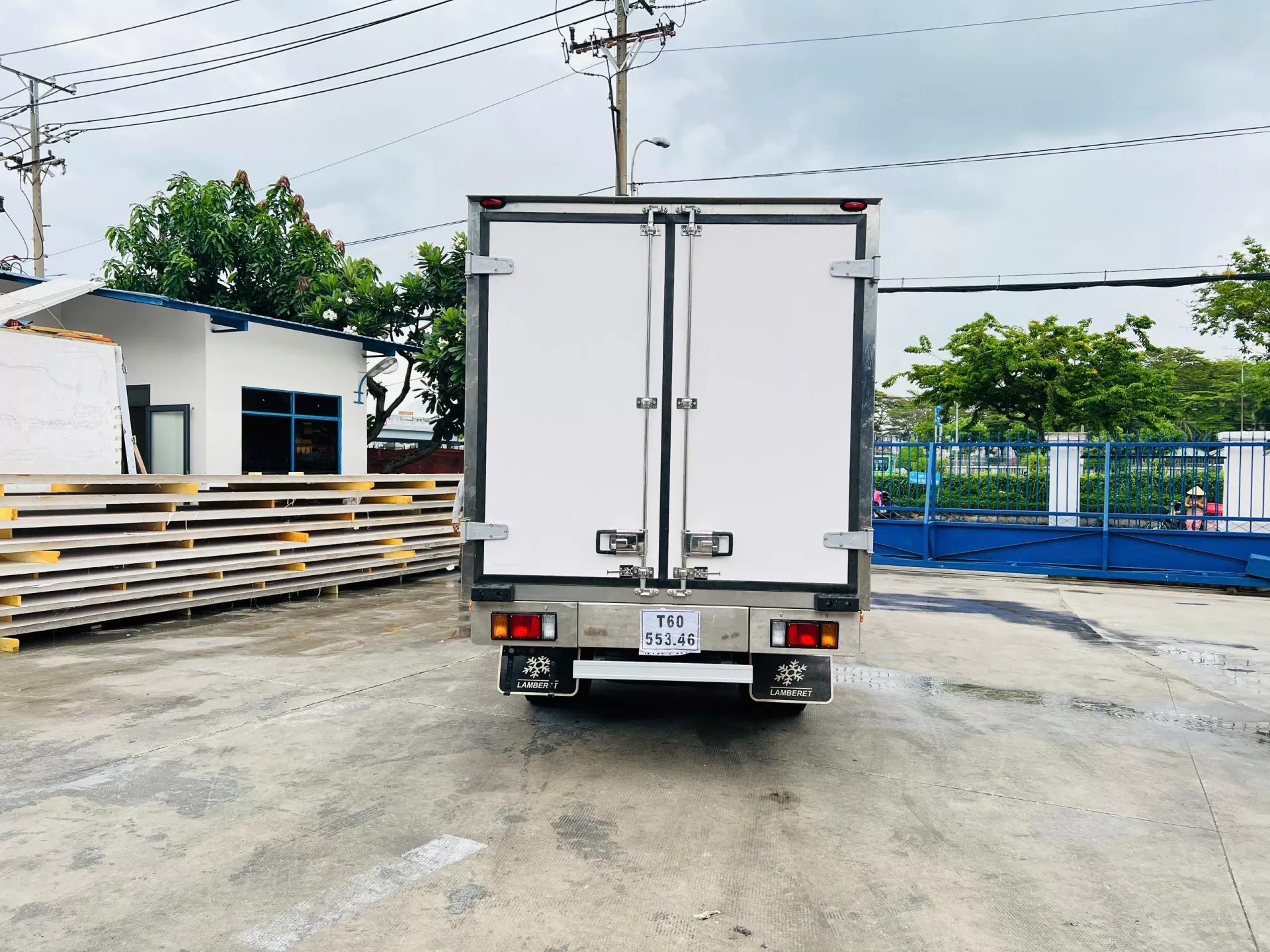 Xe tải đông lạnh 1,9T Isuzu Euro 5 (-20 độ C)