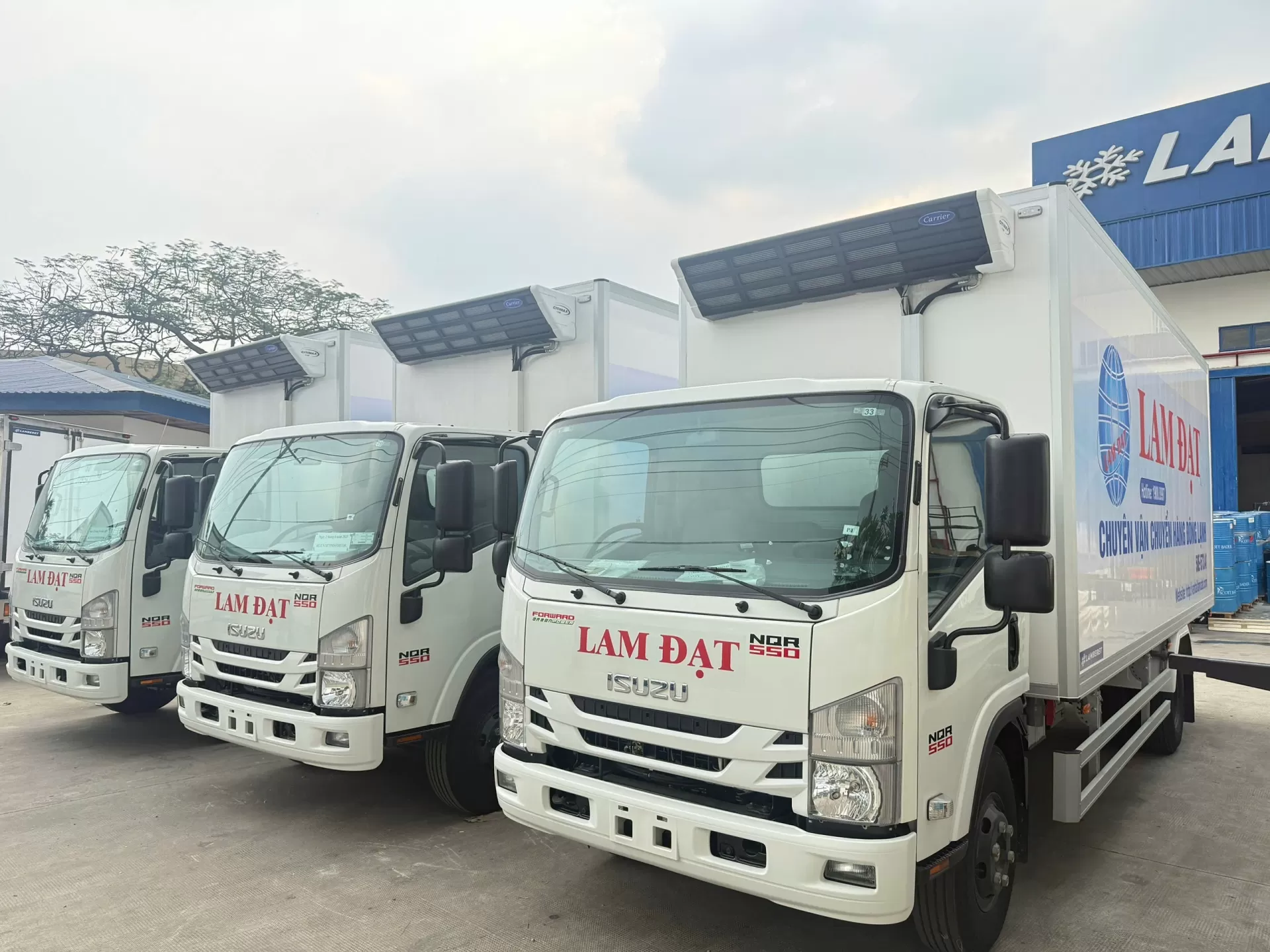 Bàn giao bộ 3 Isuzu NQR550, một bước đi trong hành trình chuẩn hóa đội xe vận tải