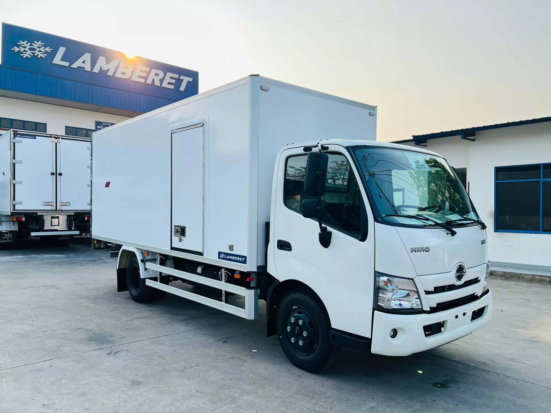 Hoàn tất nghiệm thu và bàn giao Hino thùng bảo ôn Lamberet