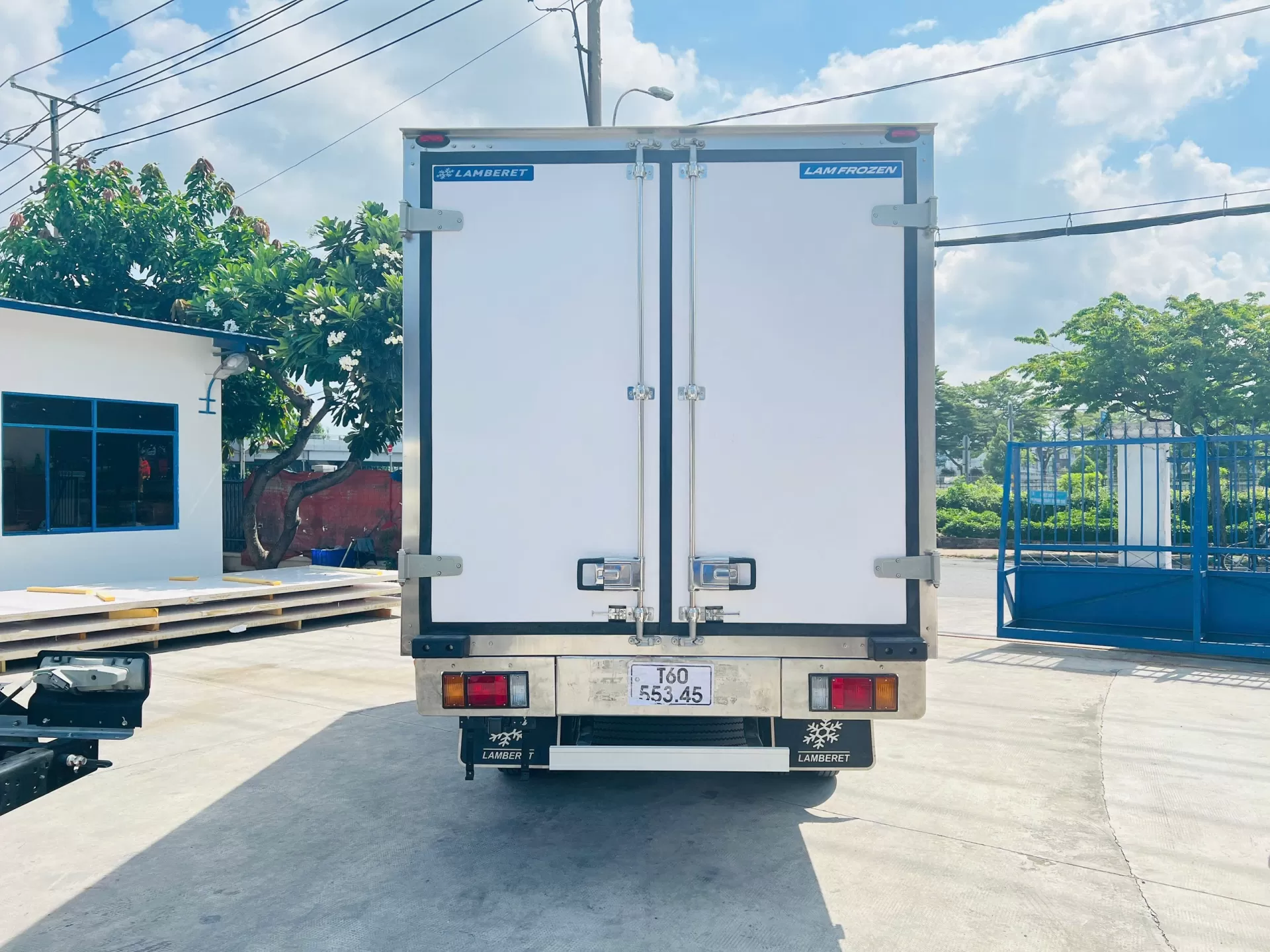Xe tải đông lạnh 1,9T Isuzu Euro 5 (-23 độ C)