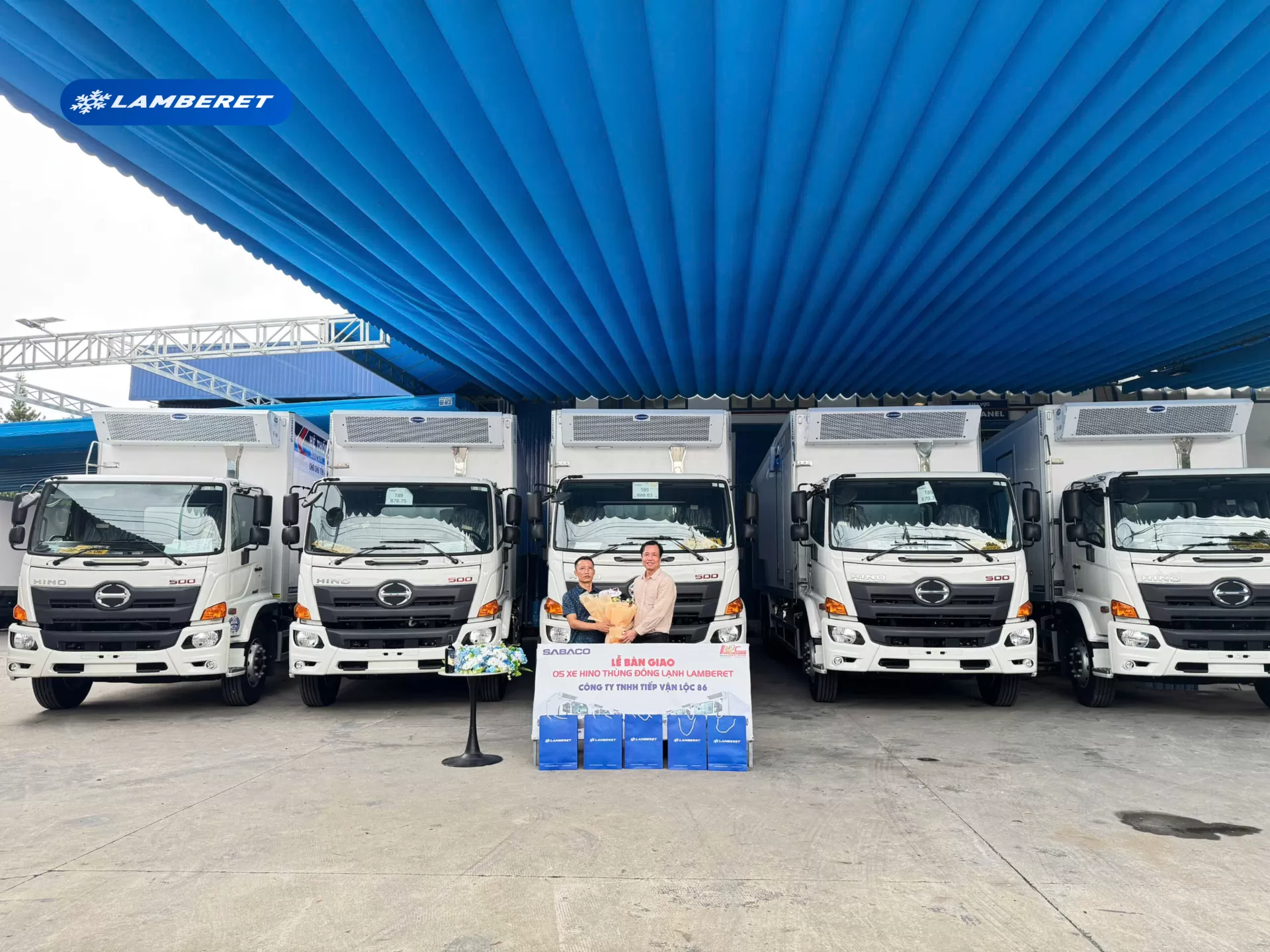 Chính thức bàn giao Lô 5 xe Hino FL thùng lạnh Lamberet cho Công ty TNHH Tiếp Vận Lộc 86