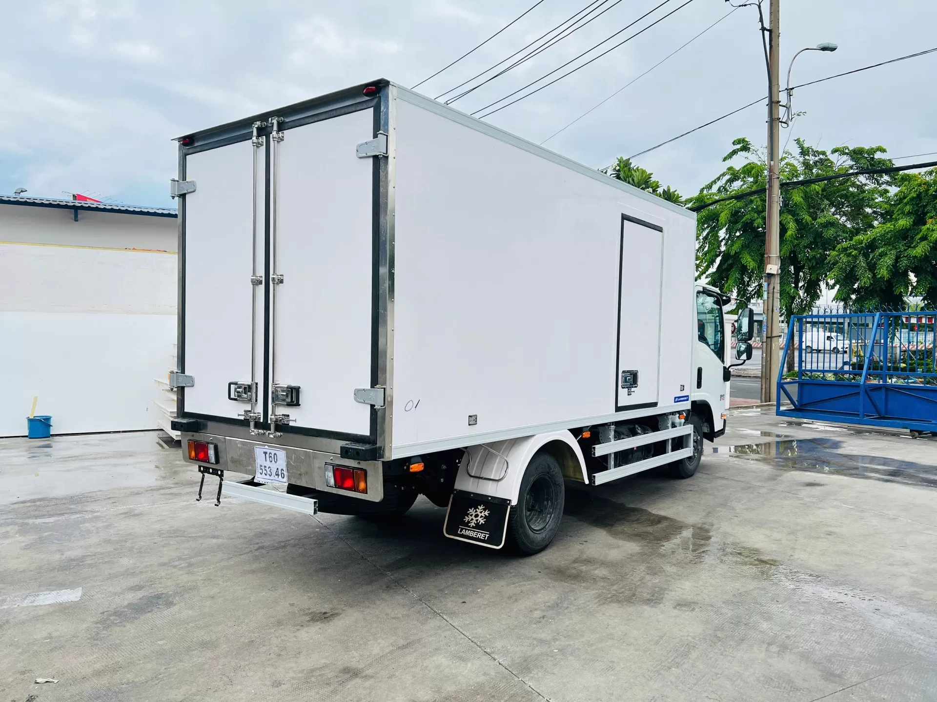Xe tải đông lạnh 1,9T Isuzu Euro 5 (-20 độ C)