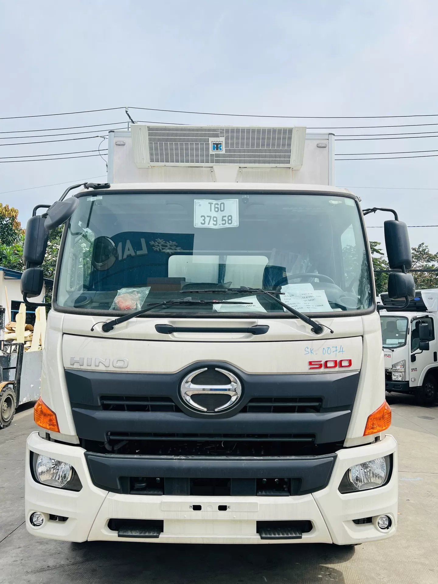 Hino 500 thùng lạnh Lamberet, nỗ lực hoàn thiện để kịp tiến độ cuối năm 2025