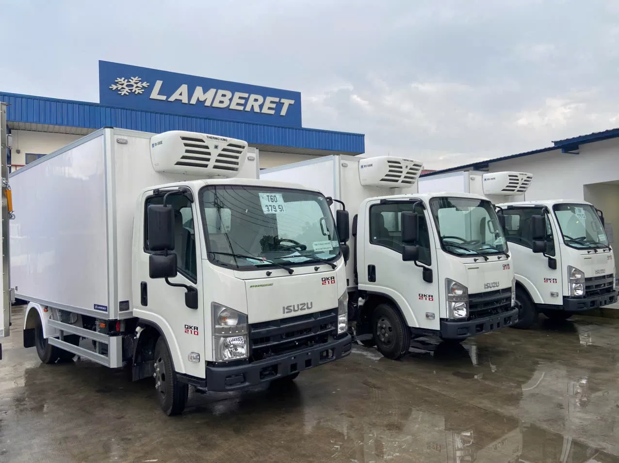 Bàn giao 10 xe đông lạnh bửng nâng Lamberet, sẵn sàng phục vụ mùa Tết 2025