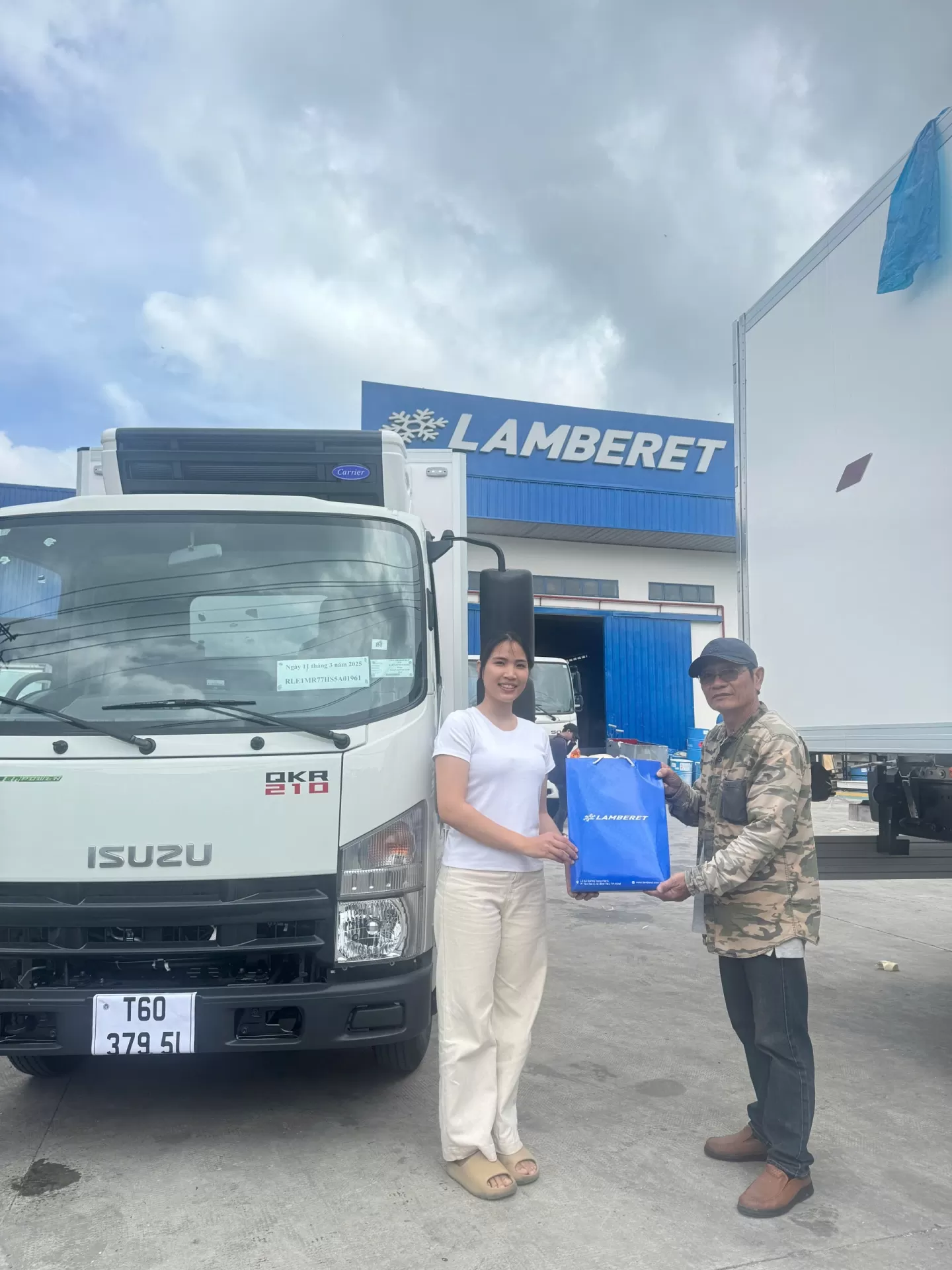 Thêm một chiếc xe rời xưởng, thêm một niềm tin được gửi đi