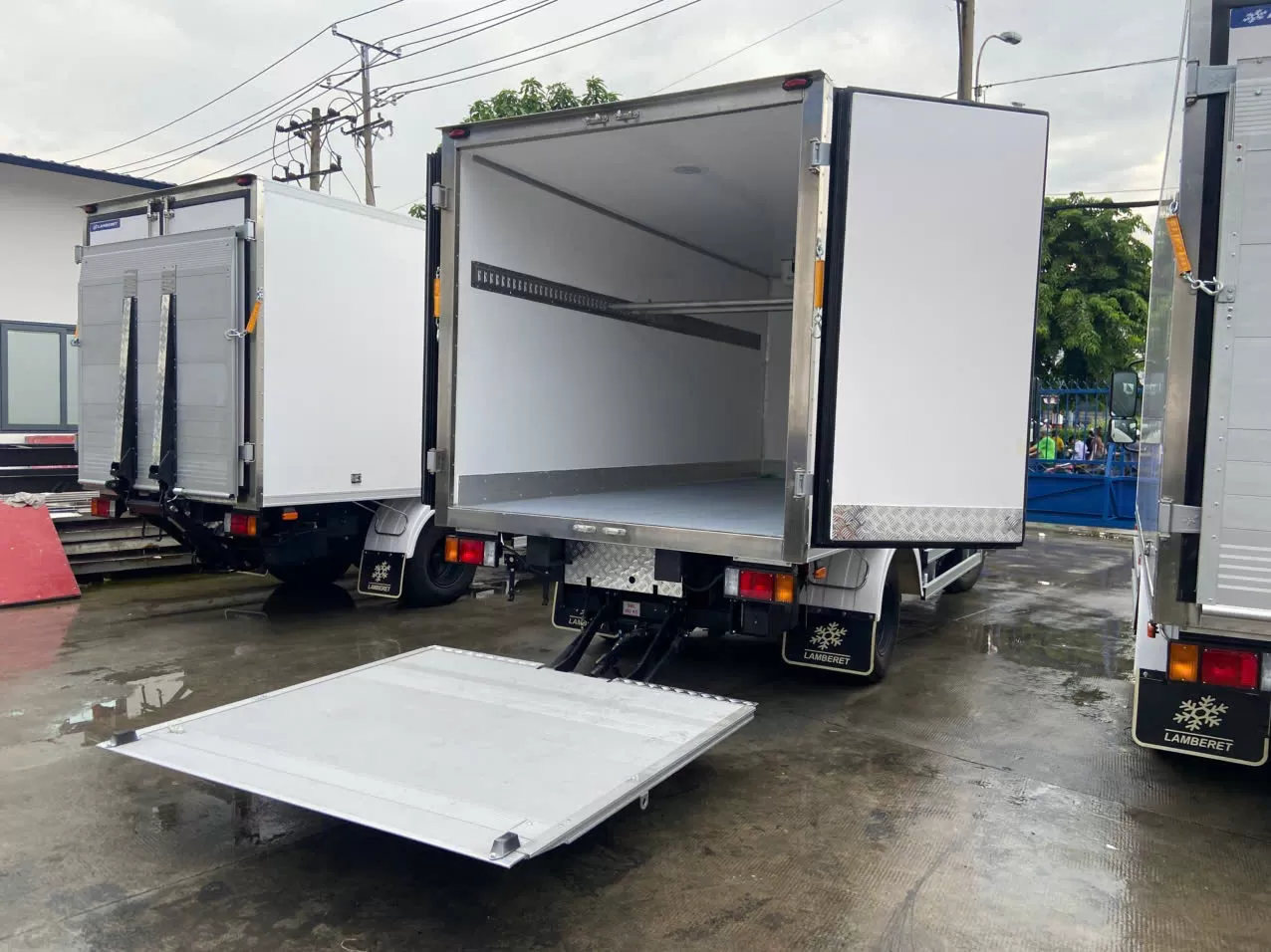 Bàn giao 10 xe đông lạnh bửng nâng Lamberet, sẵn sàng phục vụ mùa Tết 2025