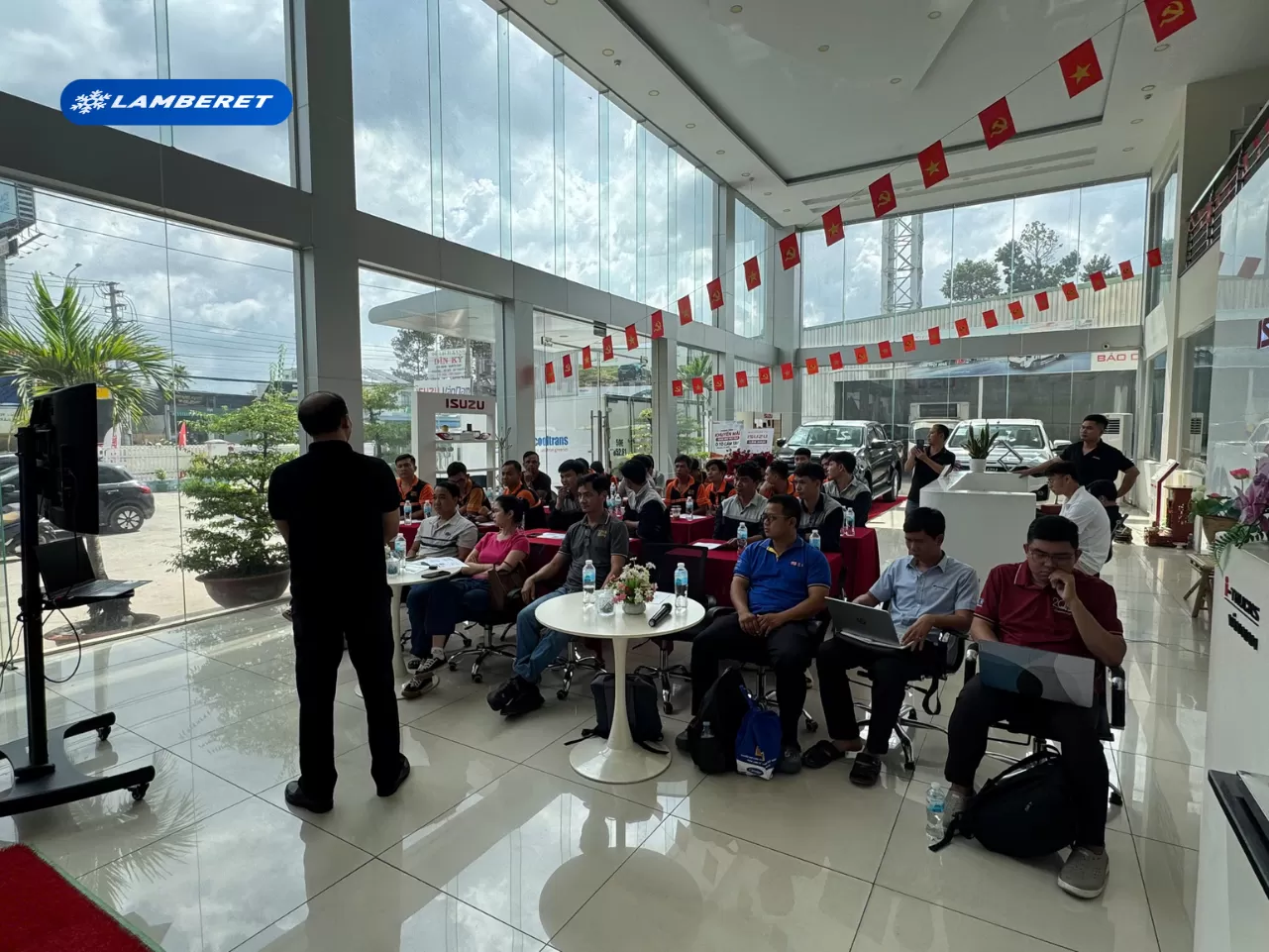 Lamberet đồng hành cùng Đại lý Isuzu Vân Nam đào tạo vận hành & bảo dưỡng thùng lạnh cho khách hàng Thành An Greencool