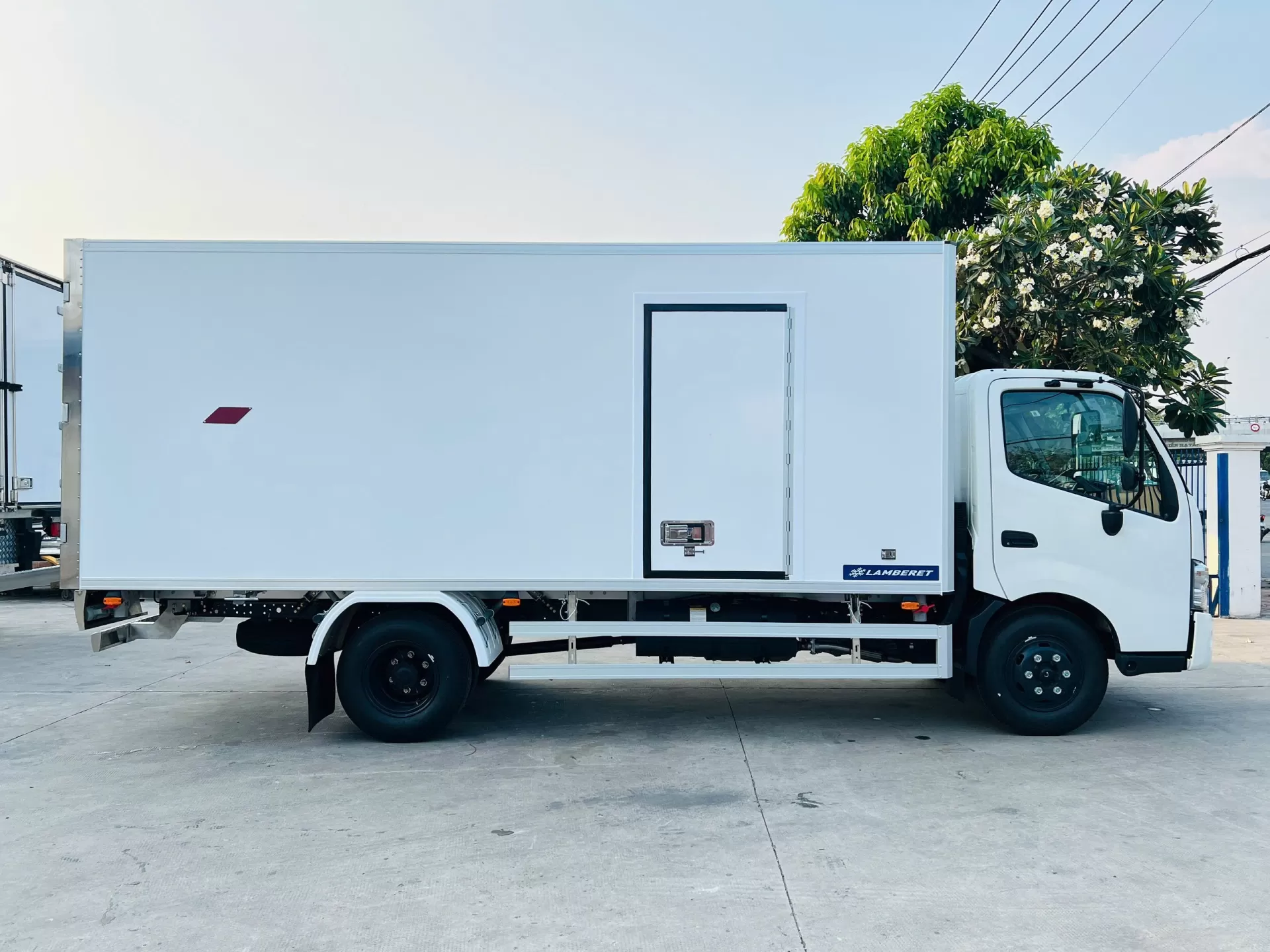 Hoàn tất nghiệm thu và bàn giao Hino thùng bảo ôn Lamberet