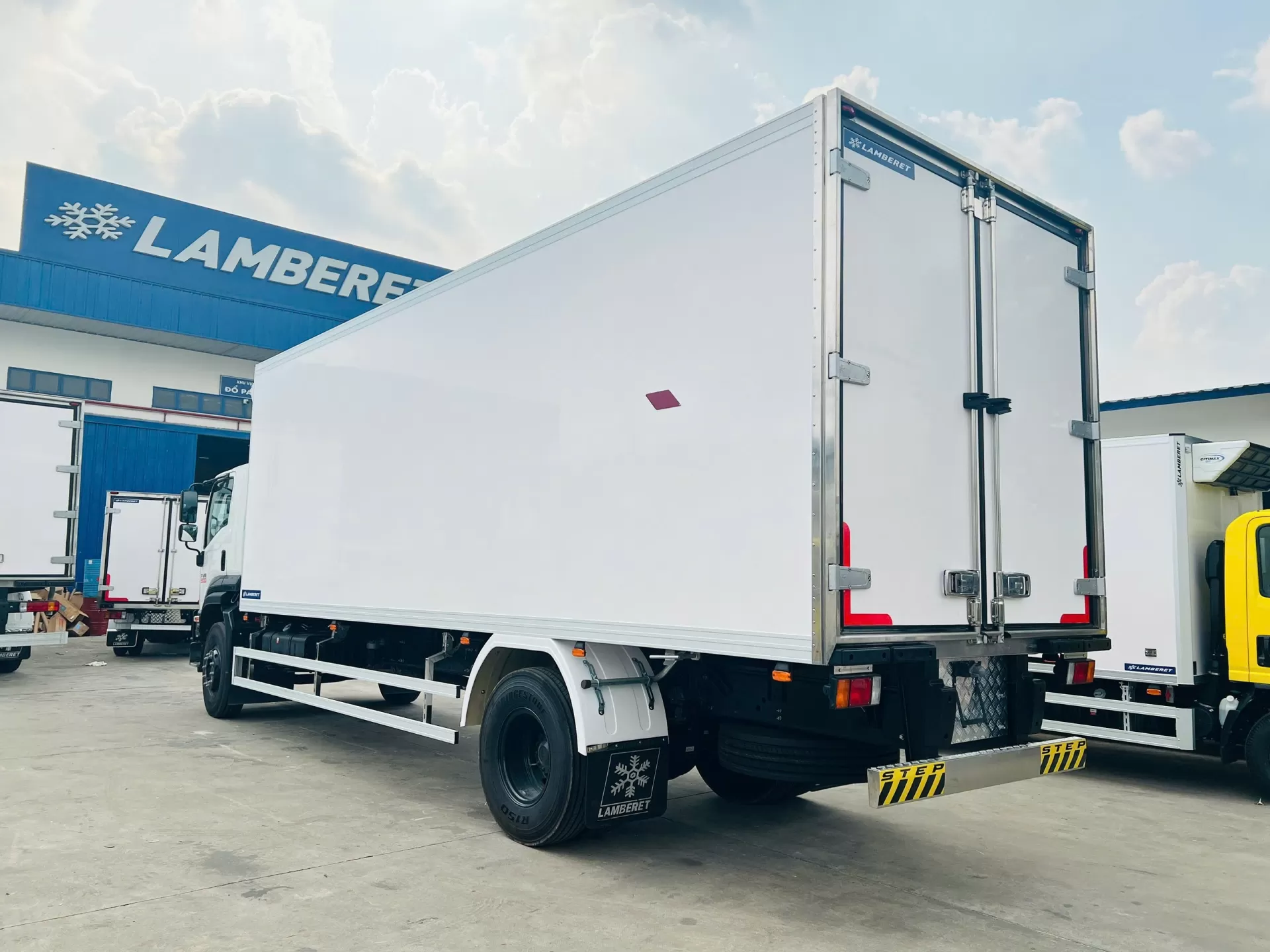 FVR900 8 tấn thùng đông lạnh Lamberet giá tốt, giao nhanh