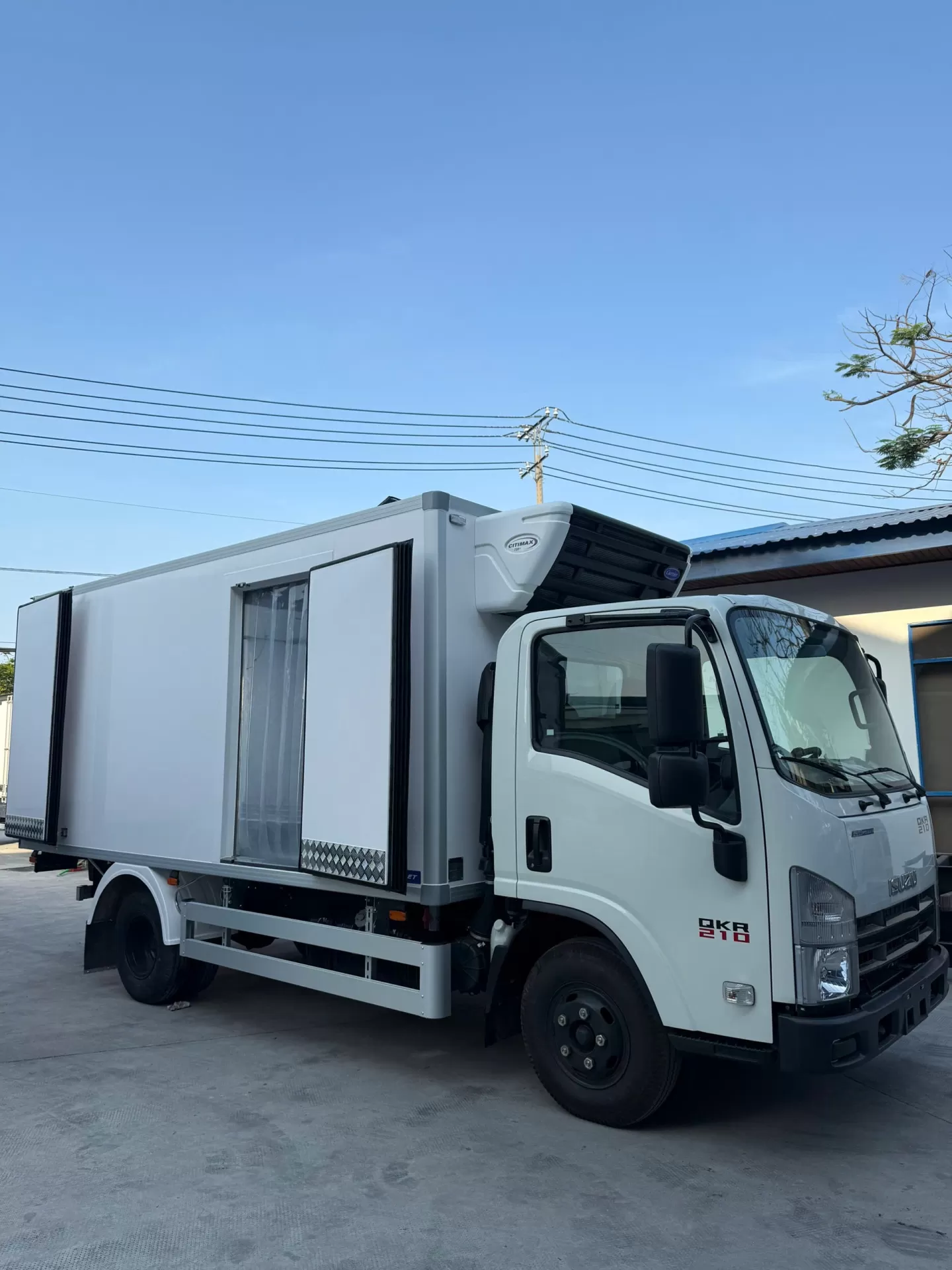 Bàn giao một trong những xe thùng đông lạnh Euro 4 cuối cùng của Lamberet Việt Nam