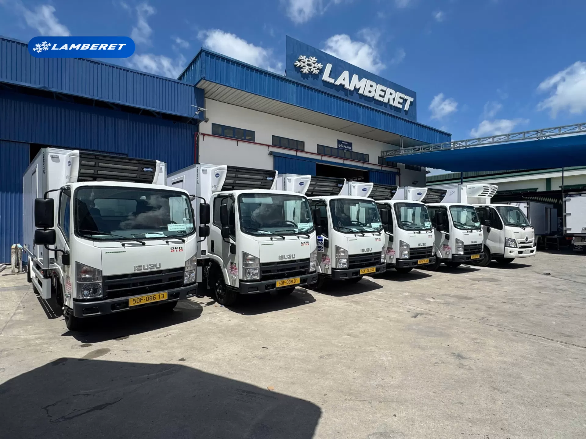 Bàn giao lô 5 xe Isuzu QKR210 Thùng lạnh Lamberet cho Đại lý Isuzu Tấn Phát