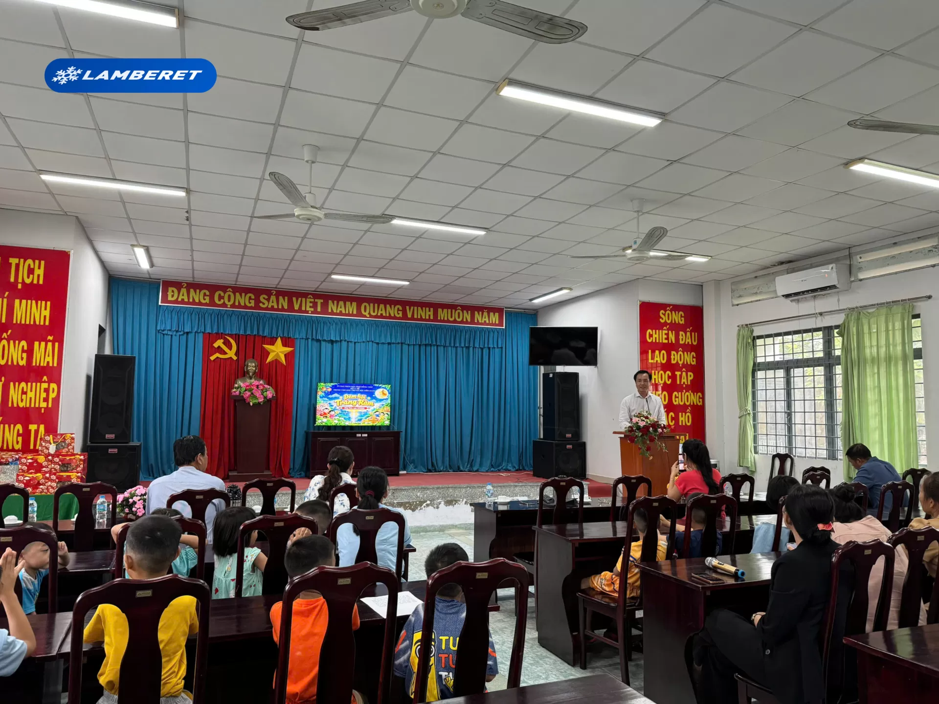 Lamberet trao tặng quà Tết trung thu cho các em nhỏ có hoàn cảnh khó khăn tại tỉnh Đồng Tháp