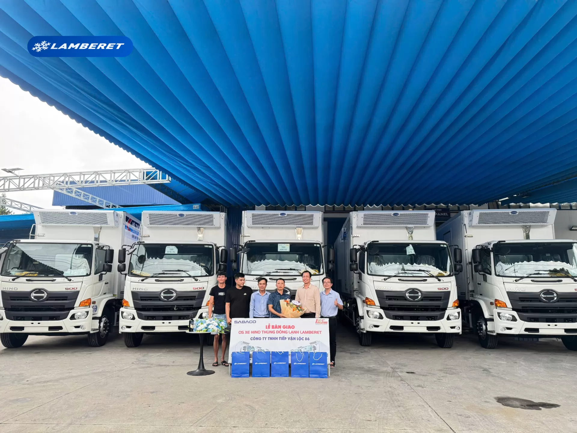 Chính thức bàn giao Lô 5 xe Hino FL thùng lạnh Lamberet cho Công ty TNHH Tiếp Vận Lộc 86
