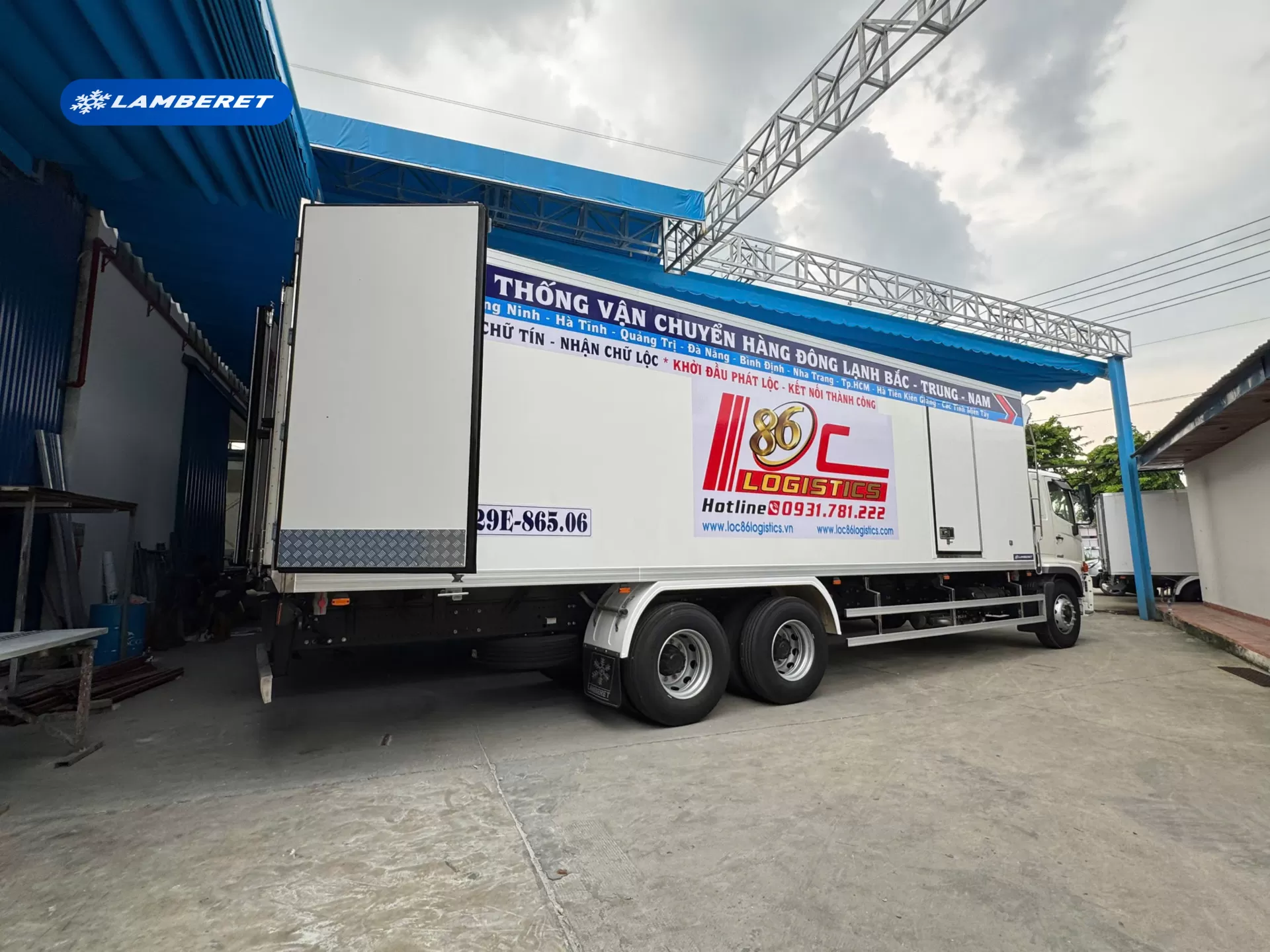 Chính thức bàn giao Lô 5 xe Hino FL thùng lạnh Lamberet cho Công ty TNHH Tiếp Vận Lộc 86