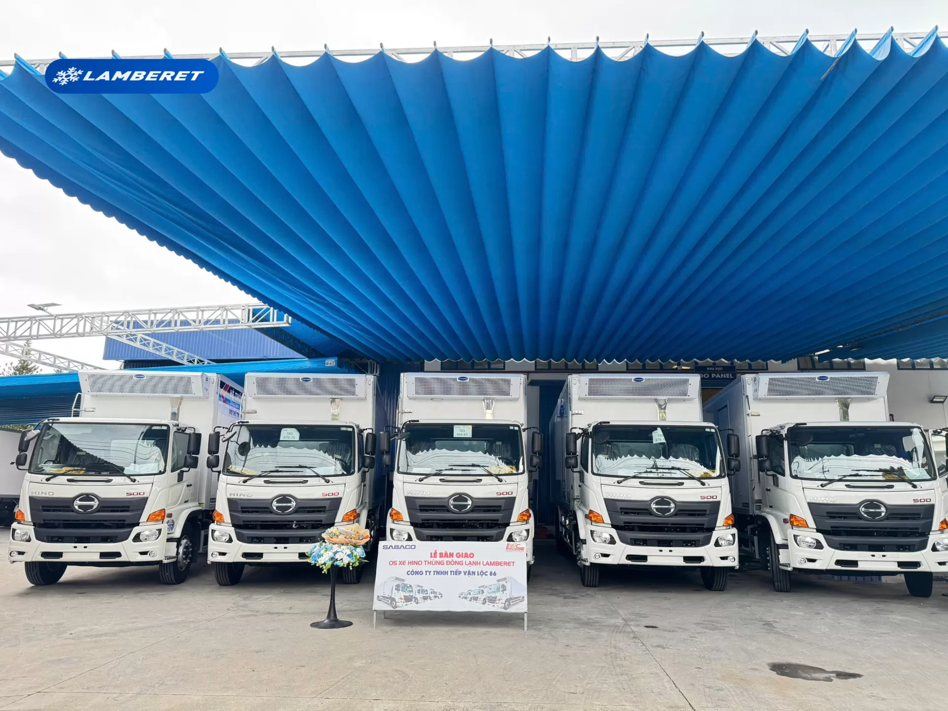 Chính thức bàn giao Lô 5 xe Hino FL thùng lạnh Lamberet cho Công ty TNHH Tiếp Vận Lộc 86
